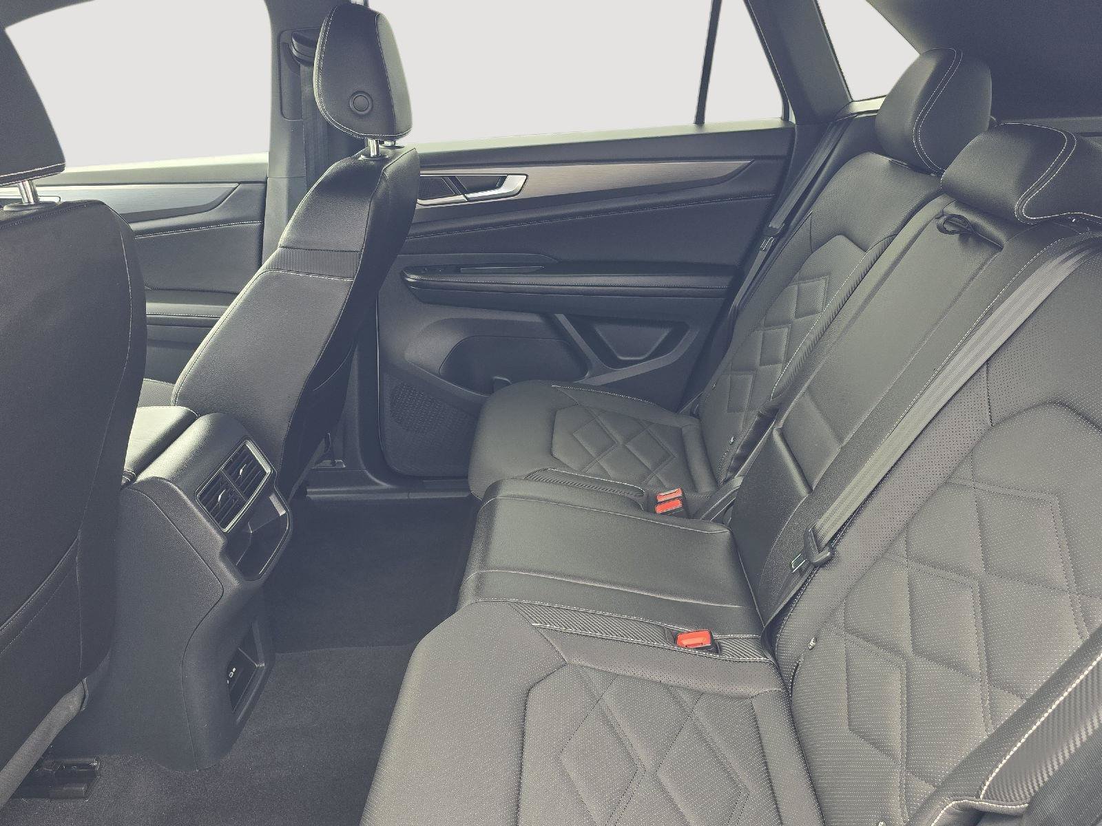 Certified 2025 Volkswagen Atlas Cross Sport SE AWD/4WD image 10