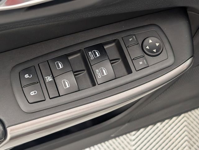 Used 2019 Jeep Cherokee Limited image 12