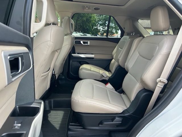 Used 2021 Ford Explorer XLT w/ Equipment Group 202A AWD/4WD image 18