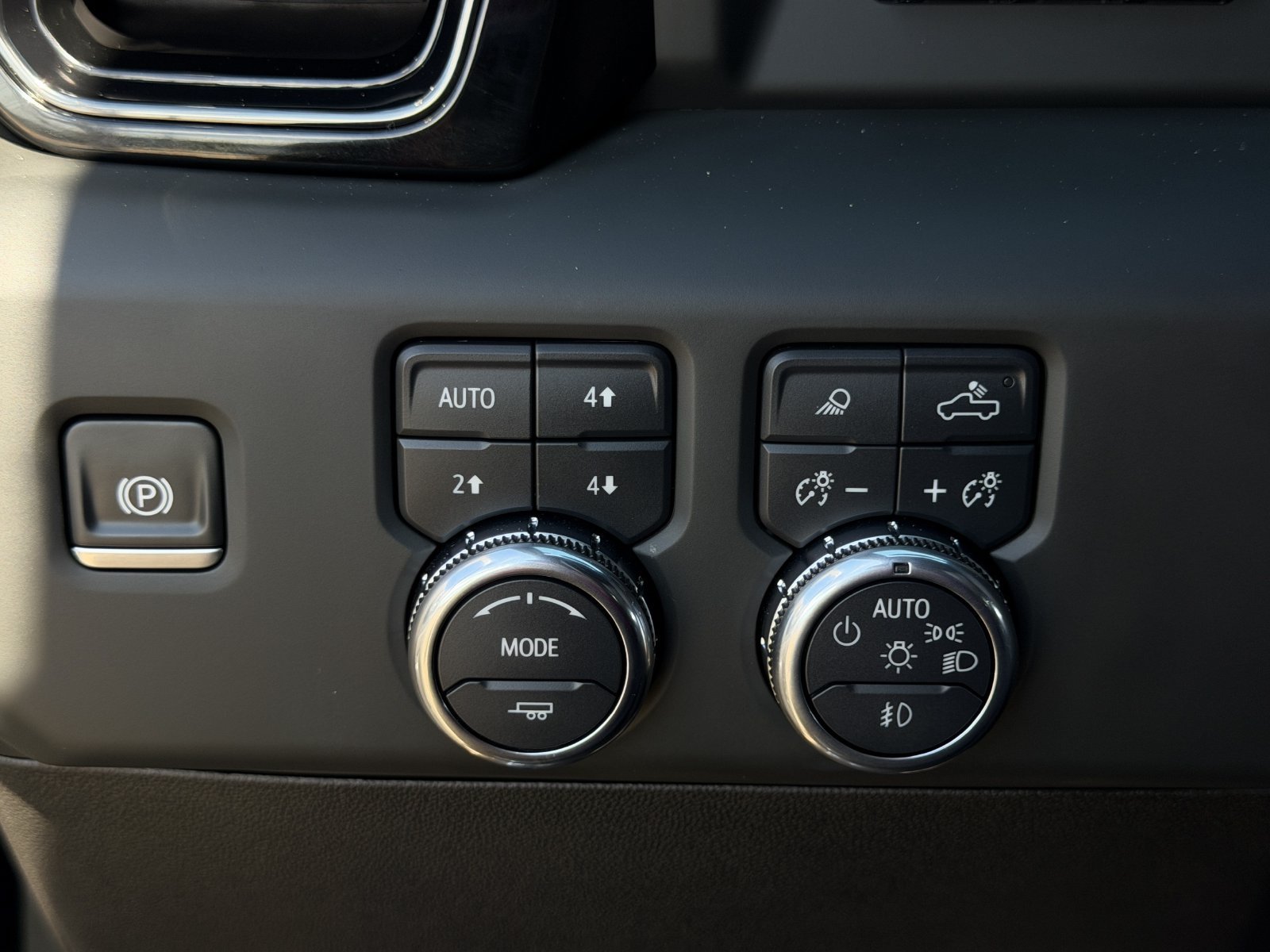 Used 2025 GMC Sierra 3500 AT4 w/ AT4 Premium Plus Package AWD/4WD image 25
