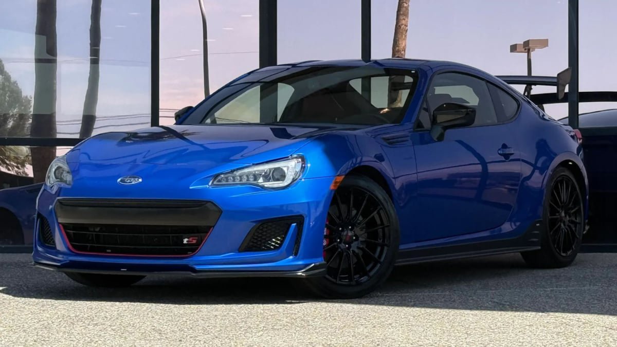 Used 2018 Subaru BRZ tS w/ Popular Package #3 RWD image 4