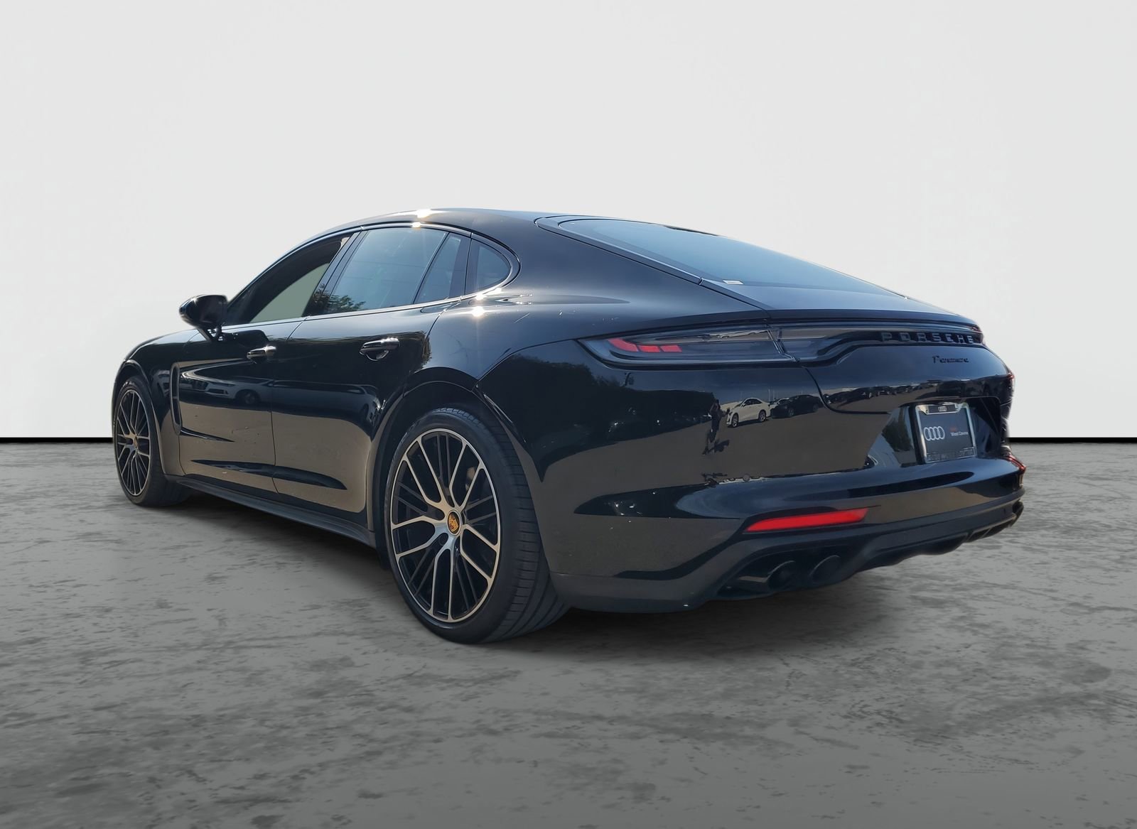 Used 2023 Porsche Panamera Platinum Edition image 3