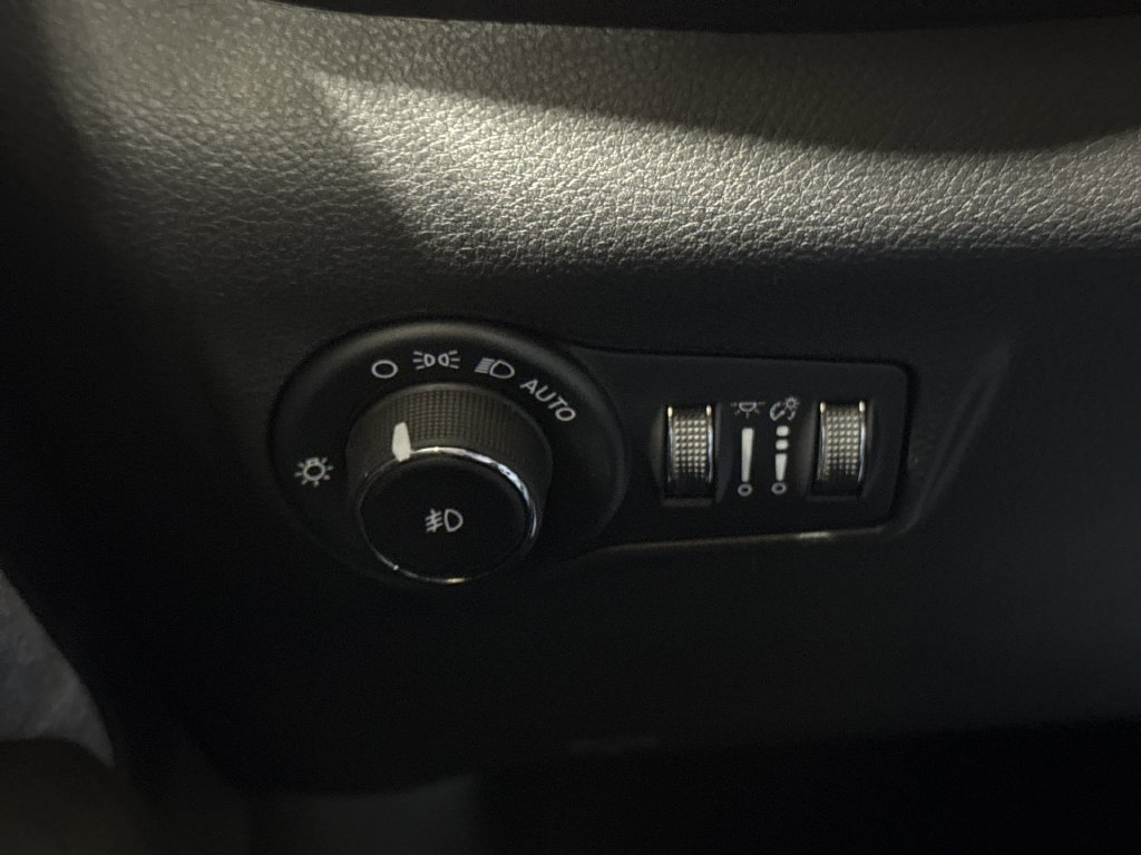 New 2026 Jeep Compass Latitude AWD/4WD image 18