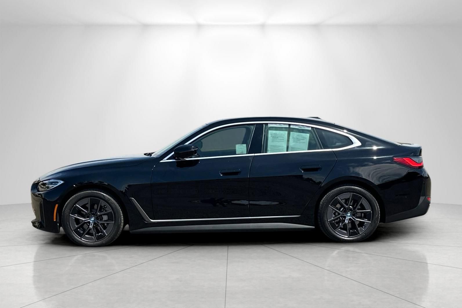 Used 2024 BMW i4 eDrive35 w/ Premium Package RWD image 6