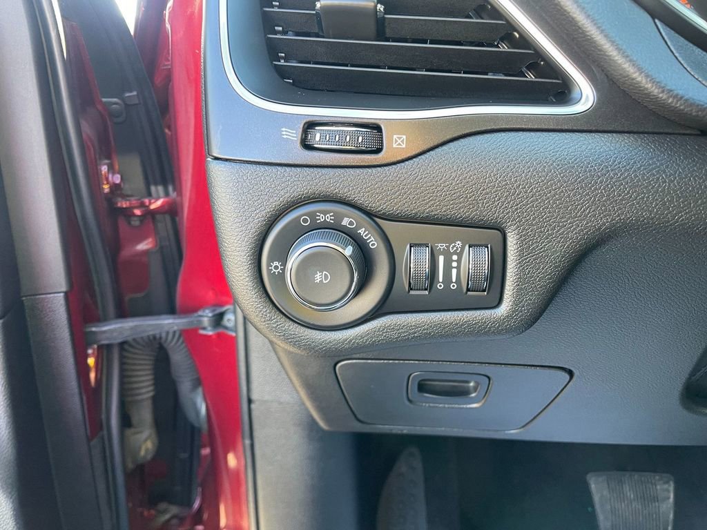 Used 2019 Jeep Cherokee Trailhawk image 14