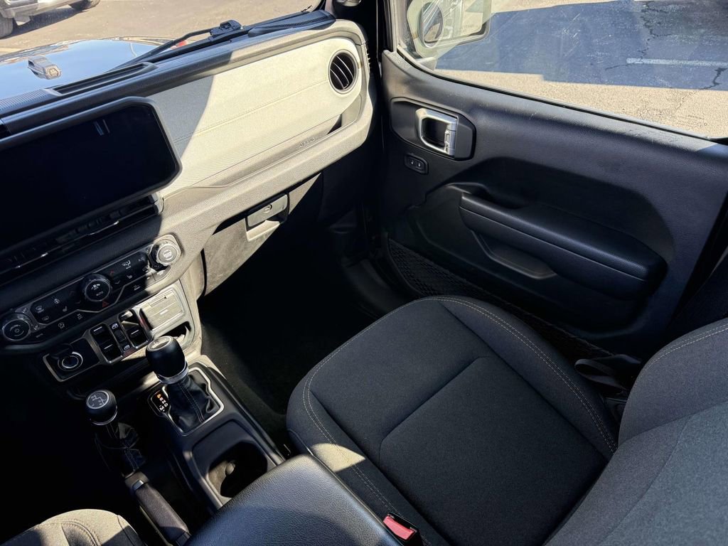 Used 2024 Jeep Wrangler Sport S image 27