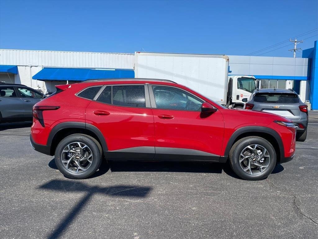 New 2026 Chevrolet Trax LT w/ Driver Confidence Package FWD image 2