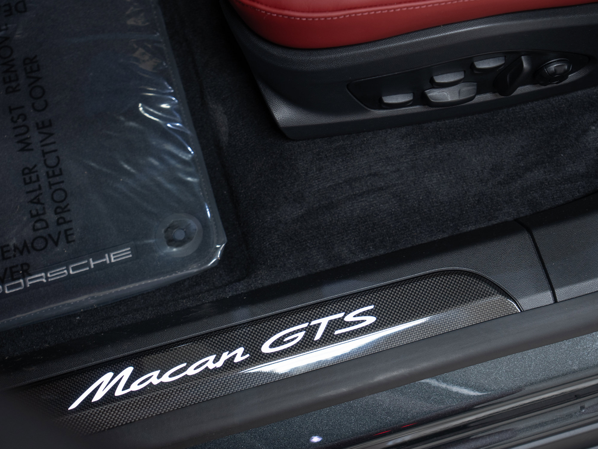 New 2026 Porsche Macan GTS Electric image 15