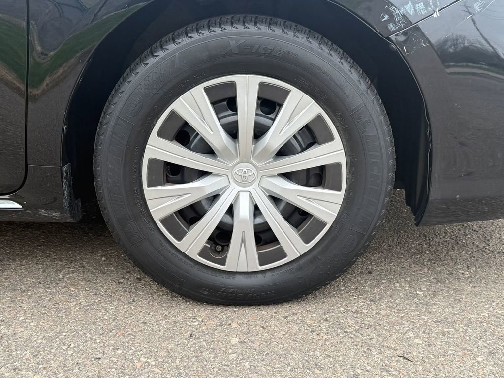 Used 2012 Toyota Camry LE FWD image 26