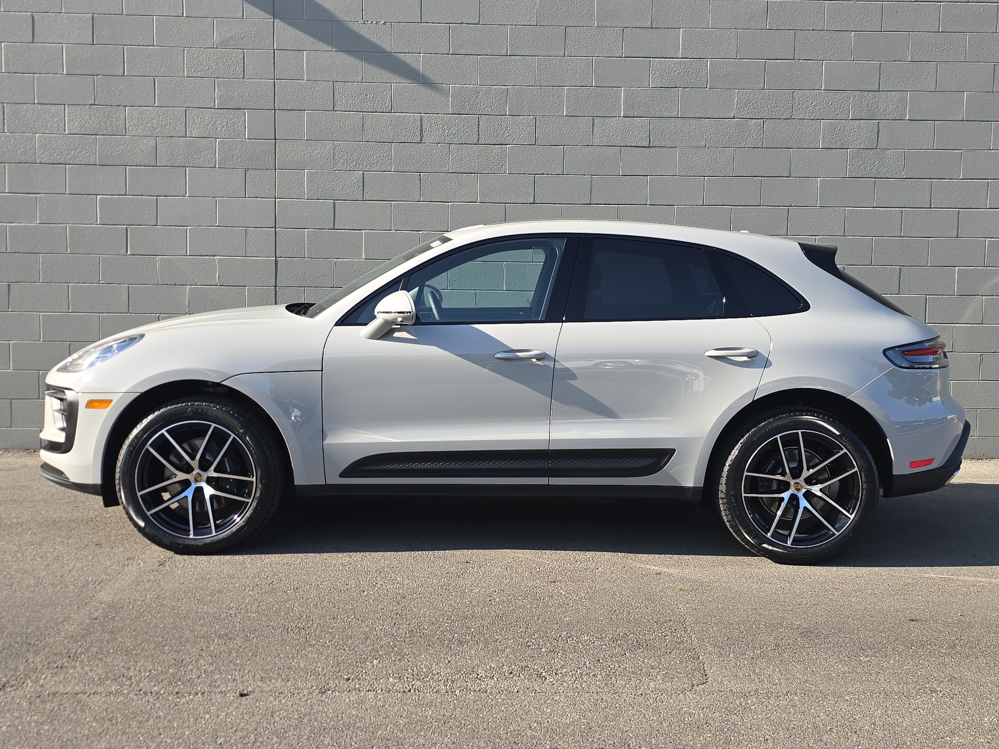 New 2026 Porsche Macan AWD/4WD image 2