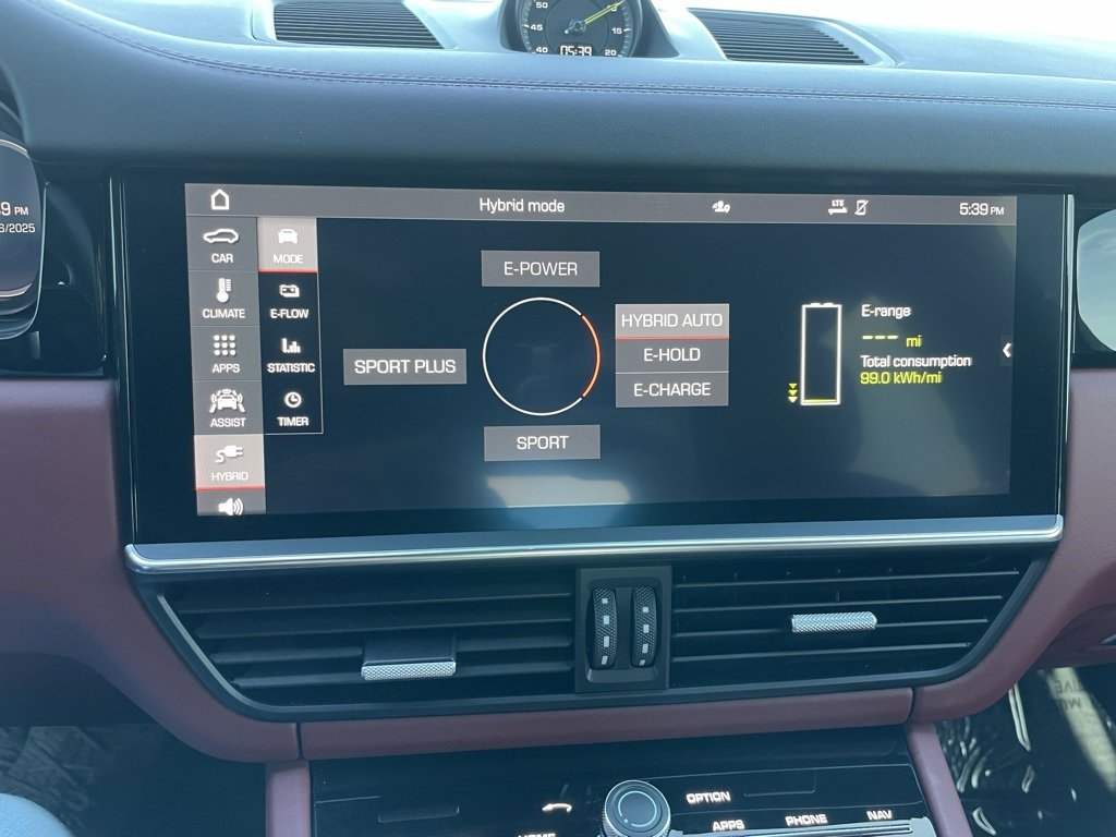 Used 2021 Porsche Cayenne Base image 17