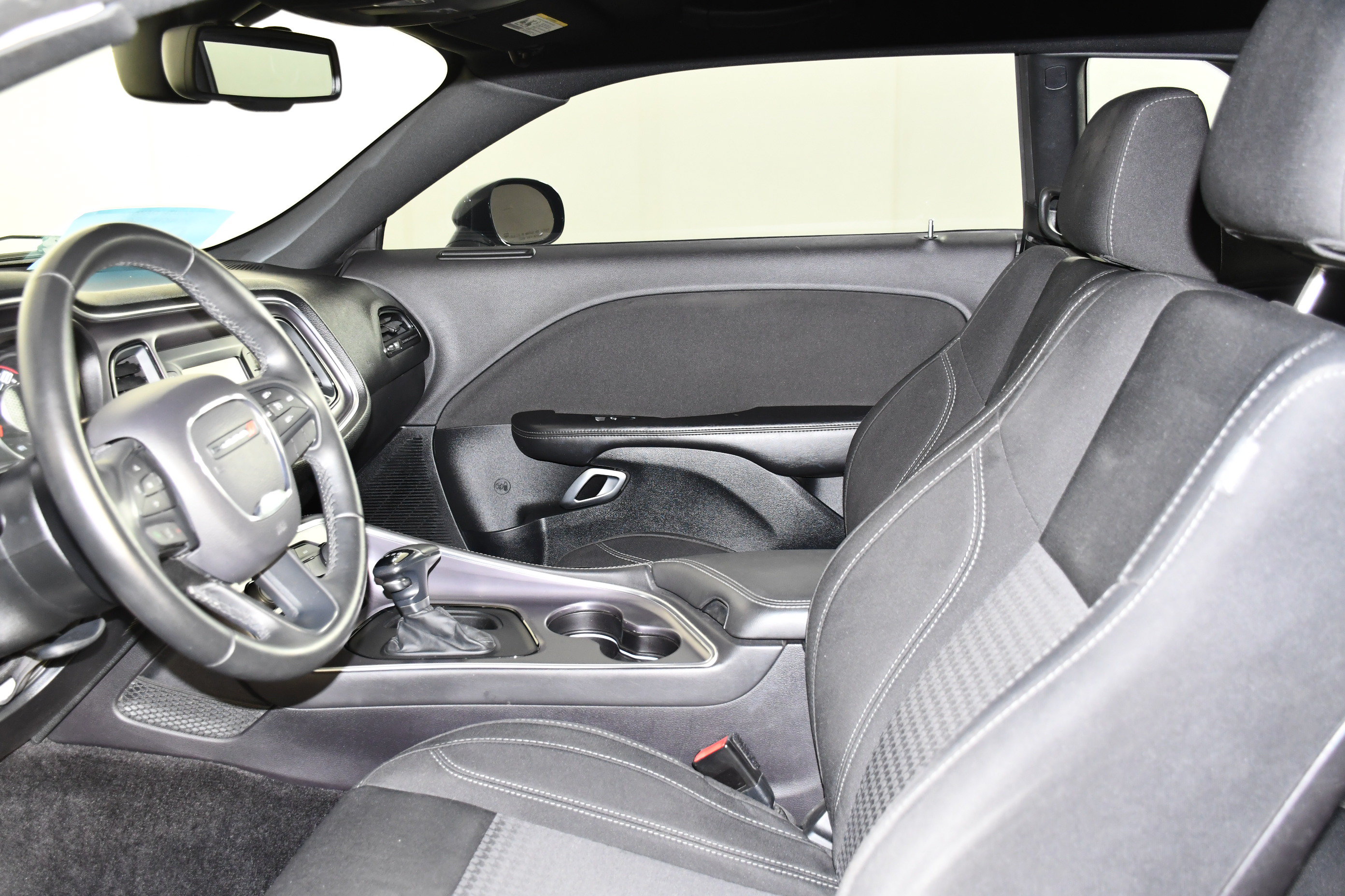 Used 2016 Dodge Challenger SXT RWD image 22