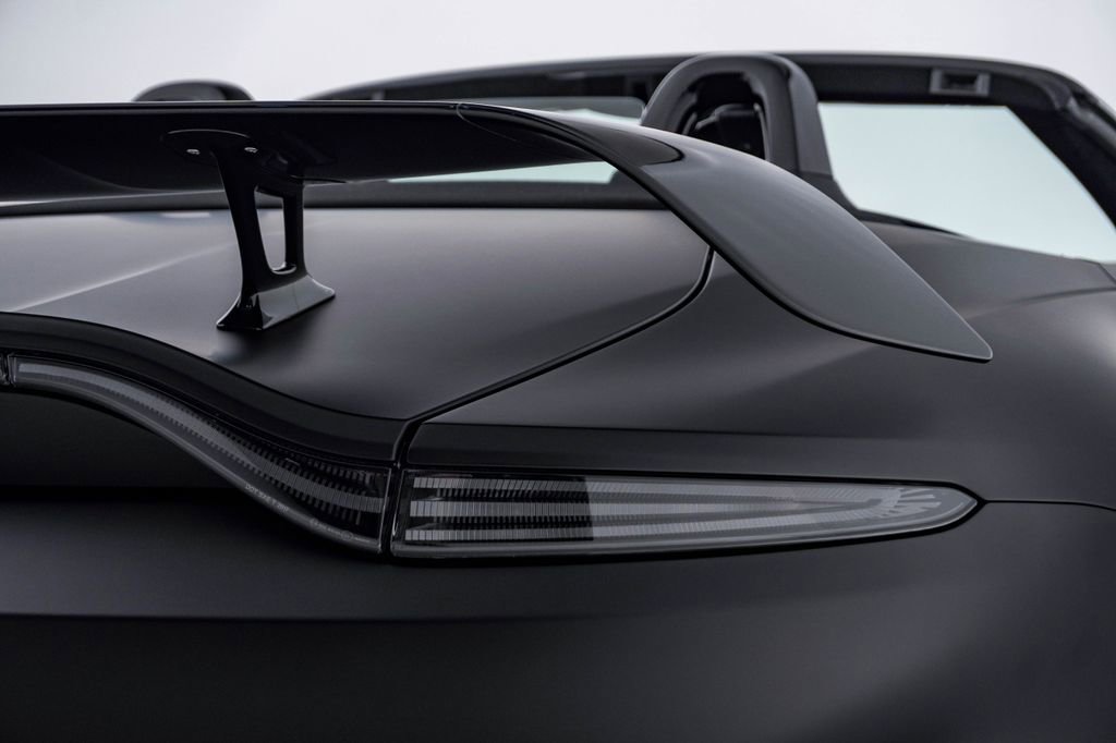 Used 2023 Aston Martin V12 Vantage Roadster image 16