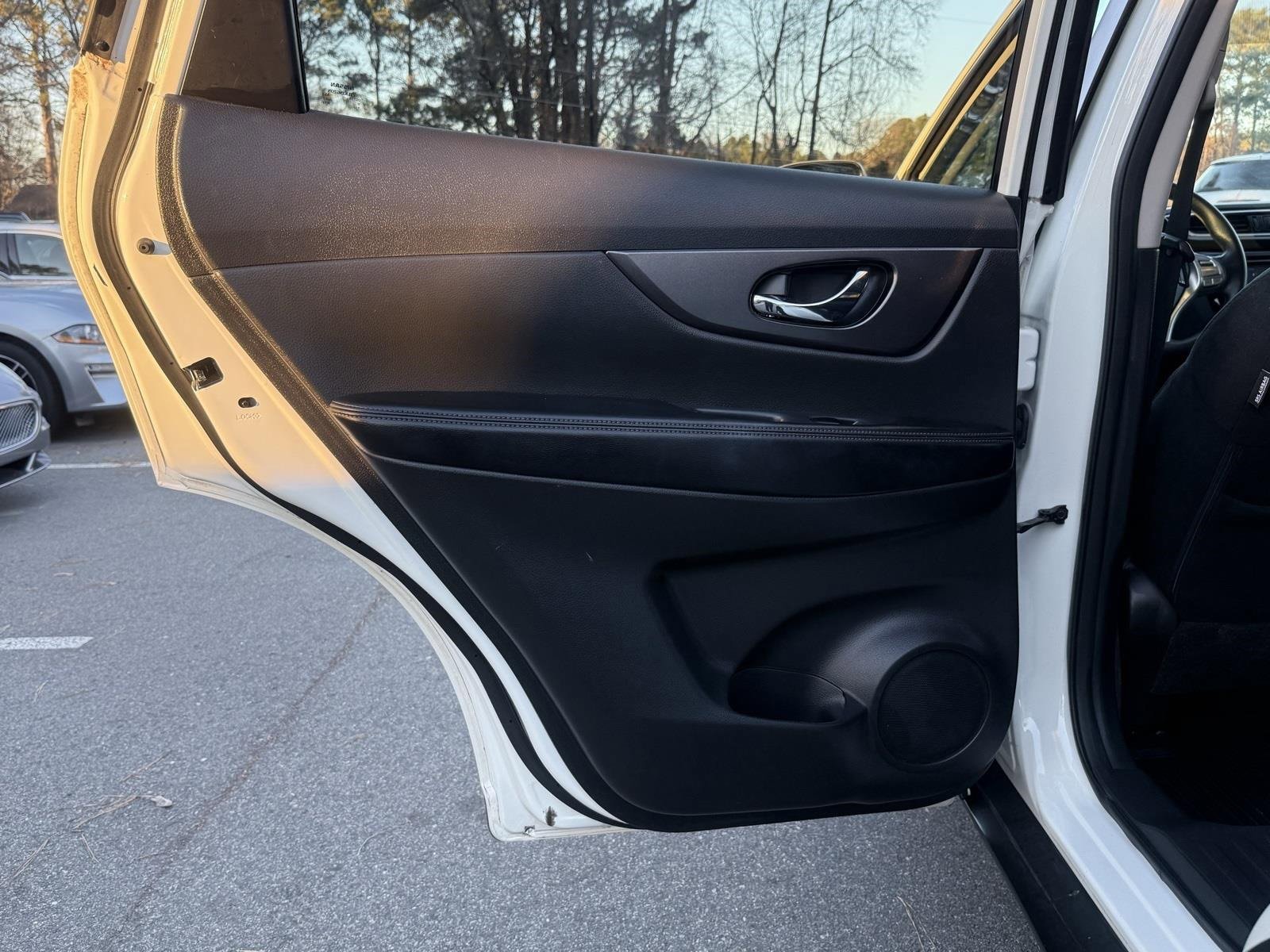 Used 2016 Nissan Rogue SV w/ SV Premium Package image 25