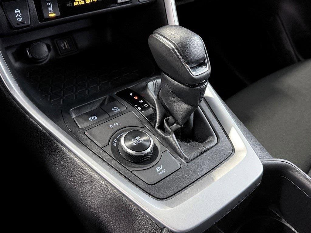 Used 2024 Toyota RAV4 SE image 29