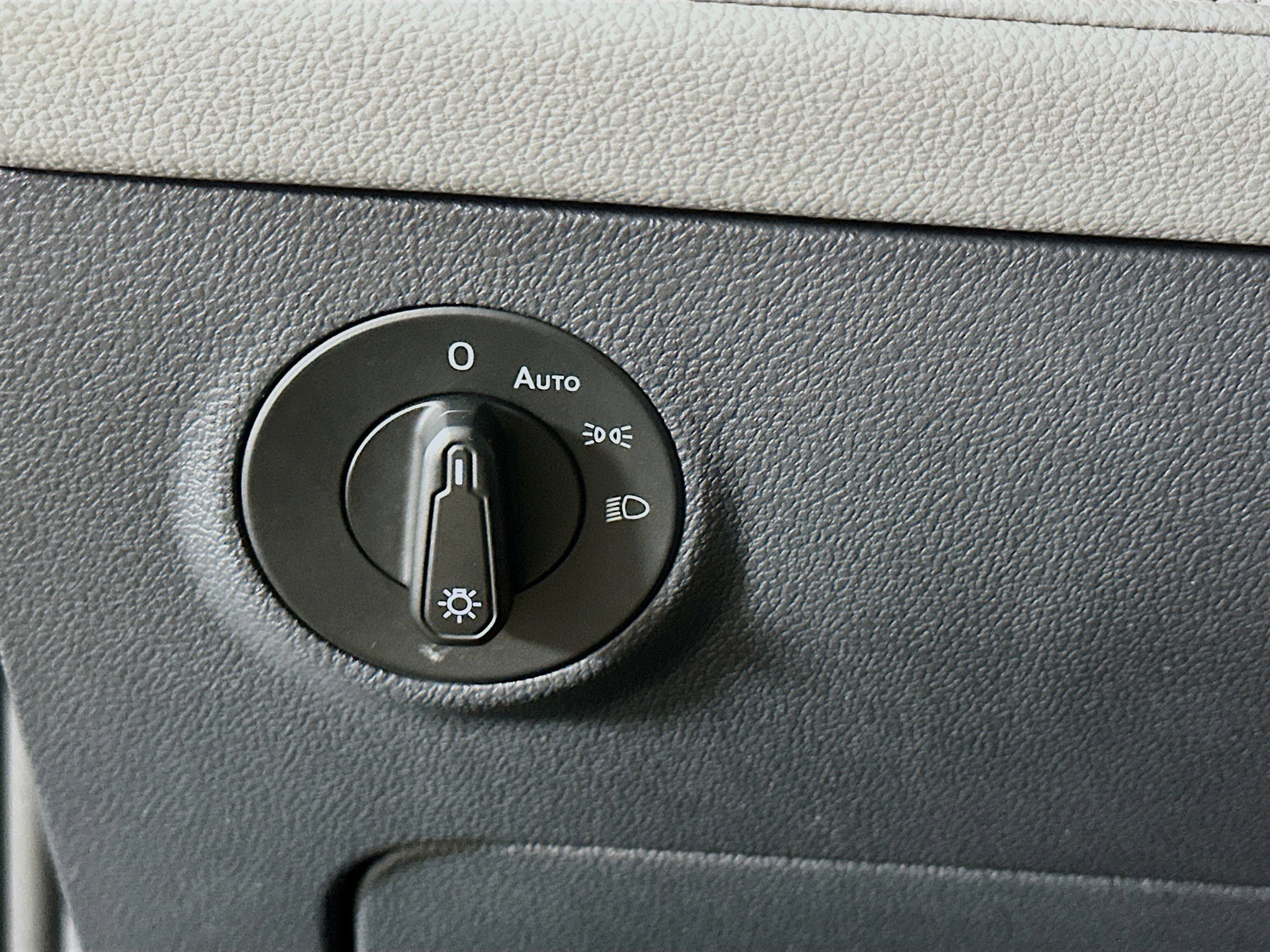 Used 2024 Volkswagen Taos SE image 16