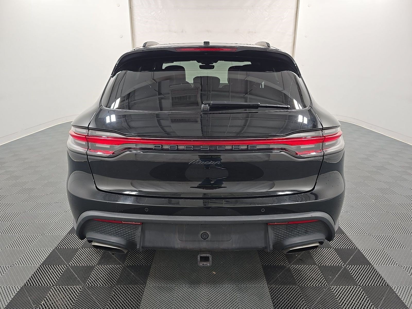 Used 2022 Porsche Macan w/ Premium Package Plus AWD/4WD image 7
