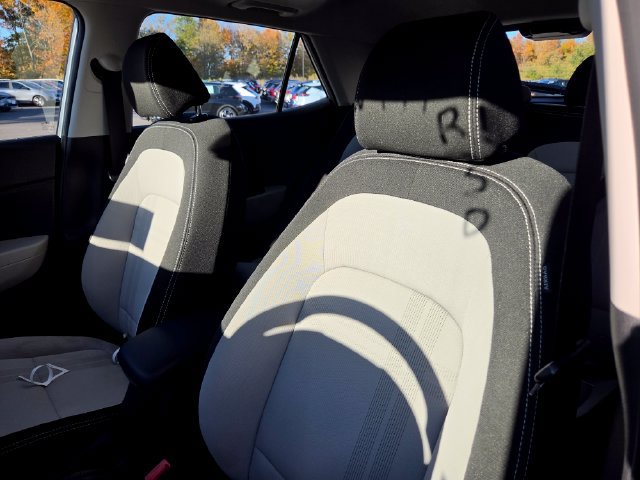 Used 2023 Hyundai Venue SEL FWD image 13