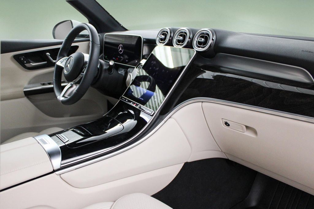 Used 2025 Mercedes-Benz GLC 300 image 22