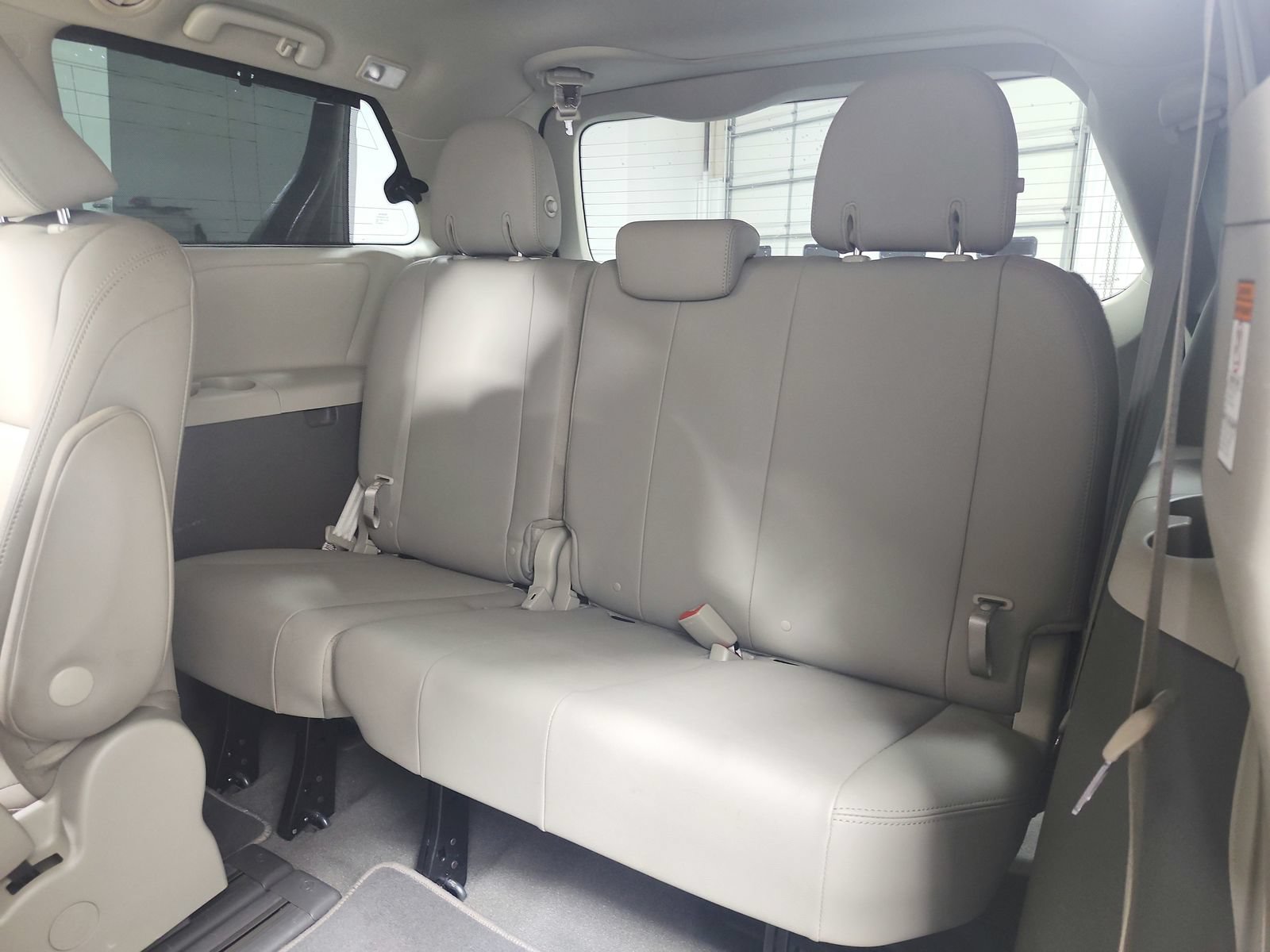 Used 2020 Toyota Sienna XLE Premium FWD image 38