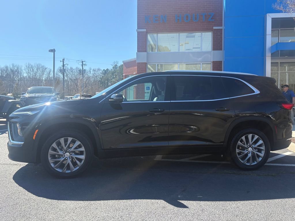 Used 2025 Buick Enclave Preferred image 2