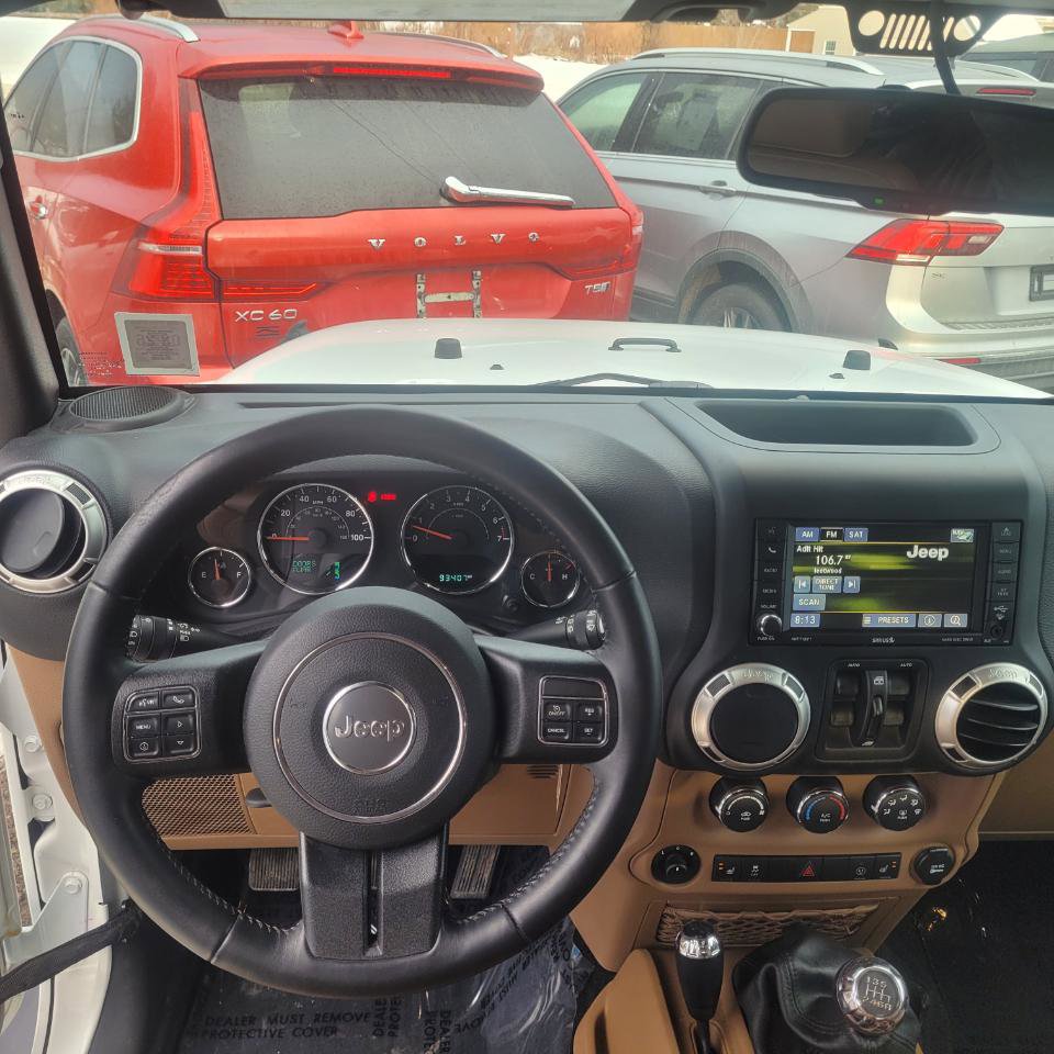 Used 2017 Jeep Wrangler Unlimited Sahara w/ Connectivity Group image 14