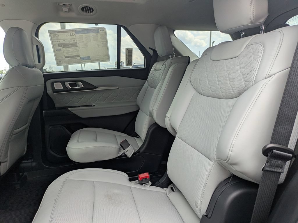 New 2026 Ford Explorer Platinum AWD/4WD image 17