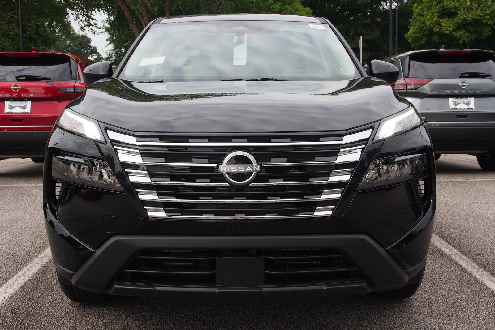 Used 2026 Nissan Rogue SV AWD/4WD image 2