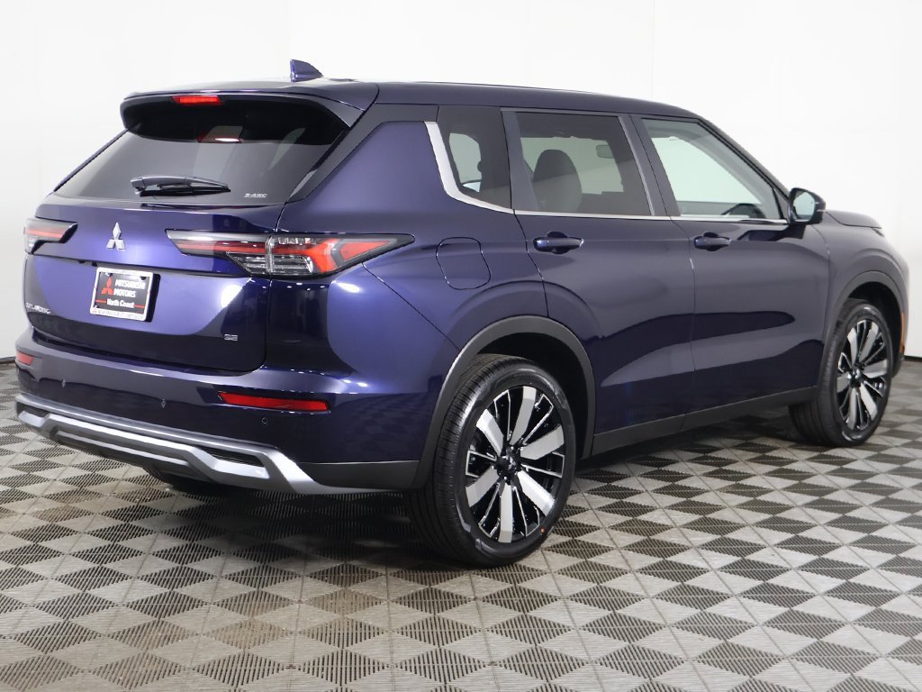 New 2025 Mitsubishi Outlander SE image 12
