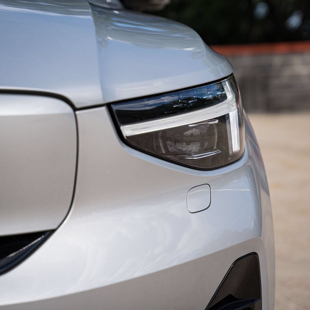 Certified 2023 Volvo C40 P8 Recharge Ultimate w/ Protection Package Premier AWD/4WD image 3