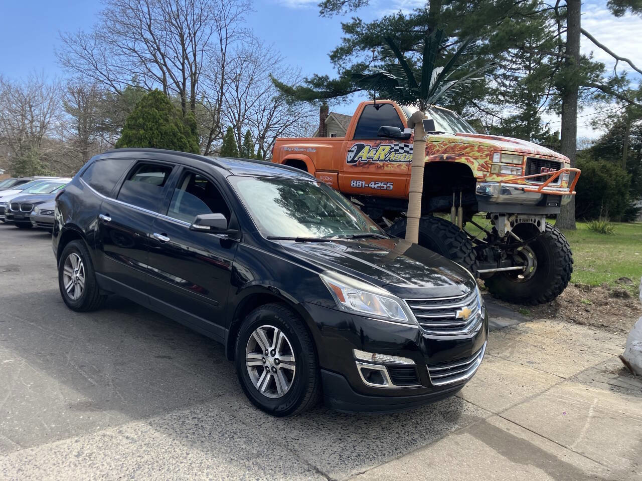 Used 2016 Chevrolet Traverse LT image 2