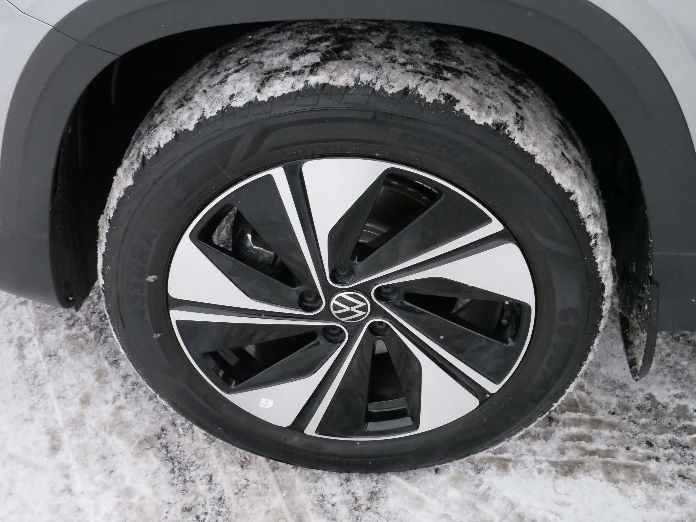 Certified 2025 Volkswagen Taos SE image 15