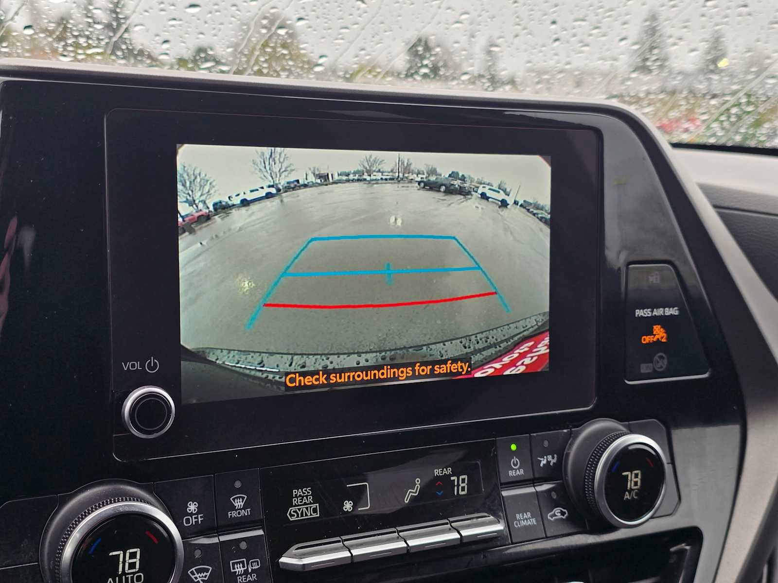 Used 2023 Toyota Highlander LE AWD/4WD image 33