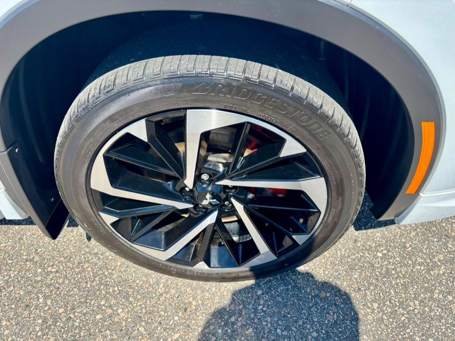 Used 2023 Mitsubishi Outlander SE image 36