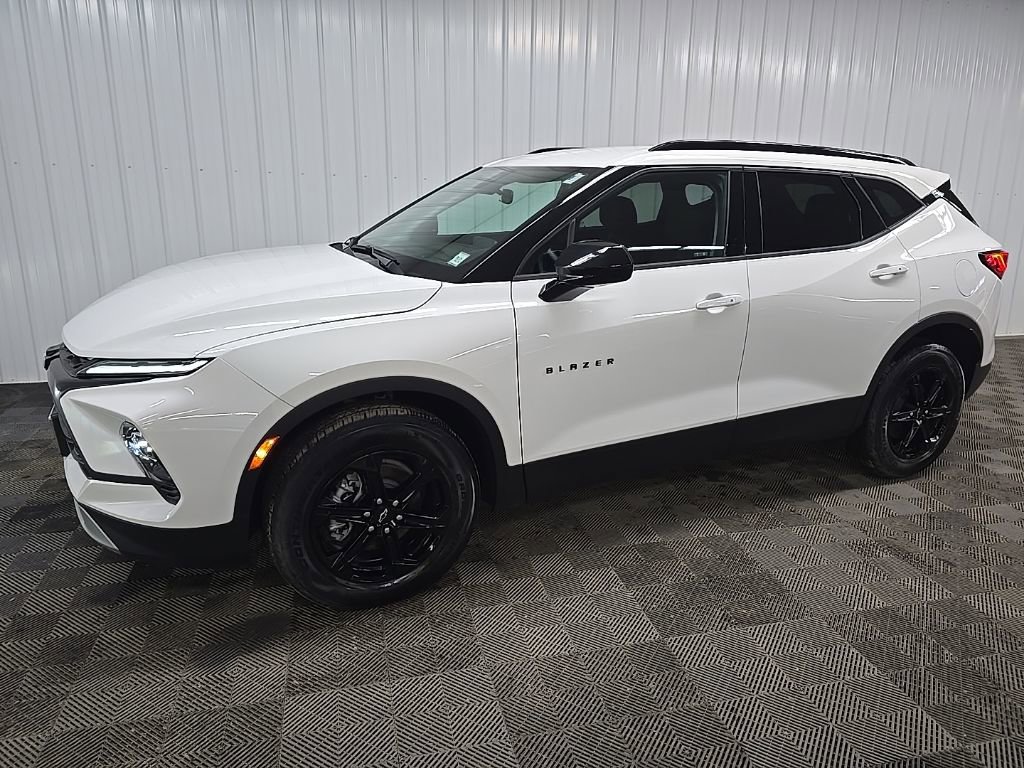 Used 2025 Chevrolet Blazer LT w/ Midnight/Sport Edition image 6