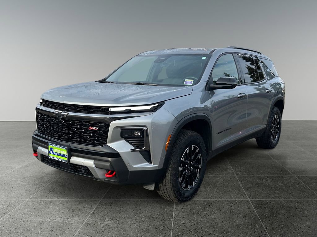 Used 2025 Chevrolet Traverse Z71 image 3