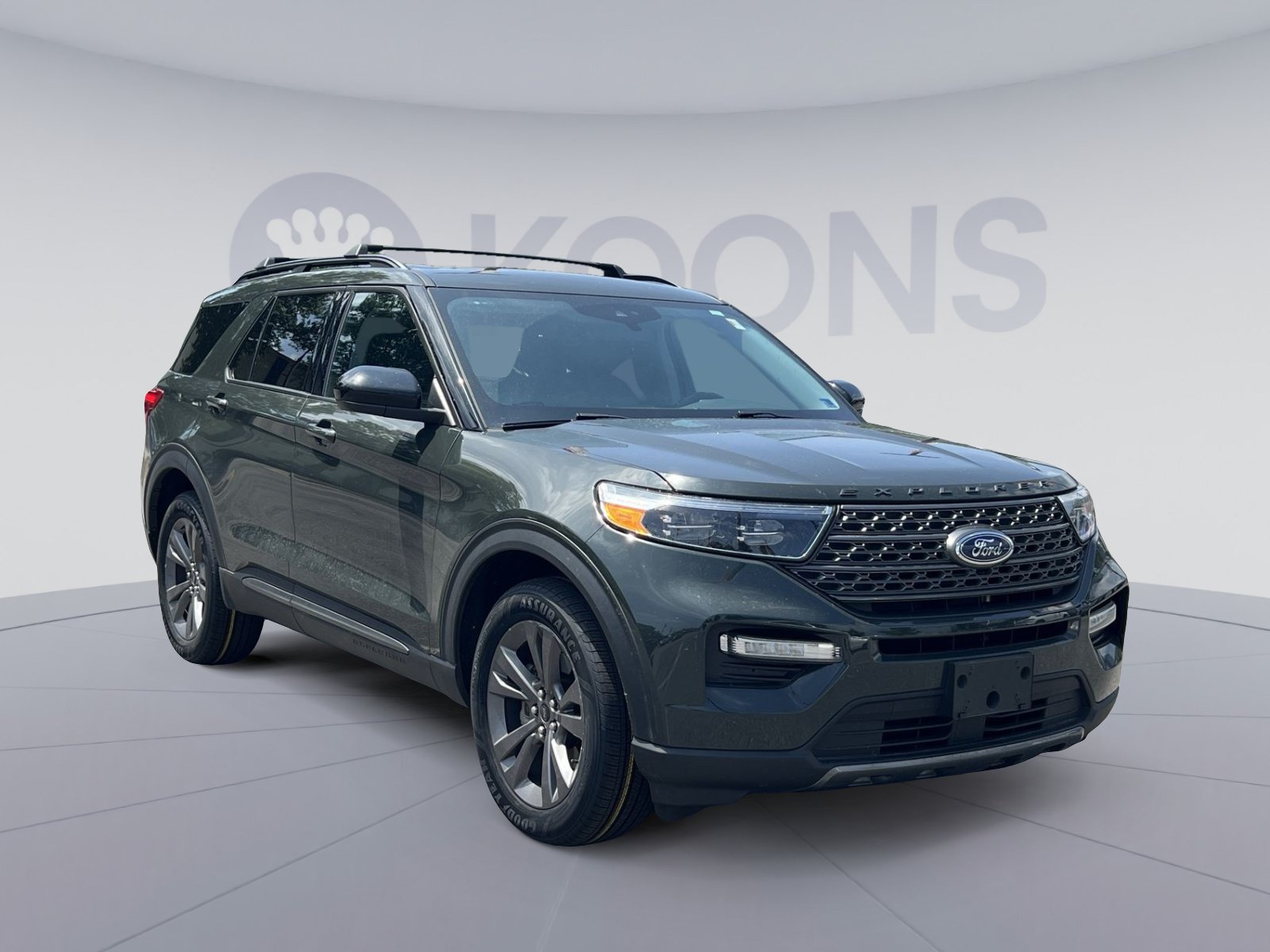 Used 2024 Ford Explorer XLT w/ Equipment Group 202A AWD/4WD image 2