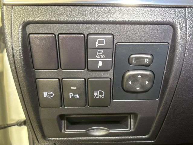 Used 2020 Toyota Land Cruiser Heritage Edition image 37