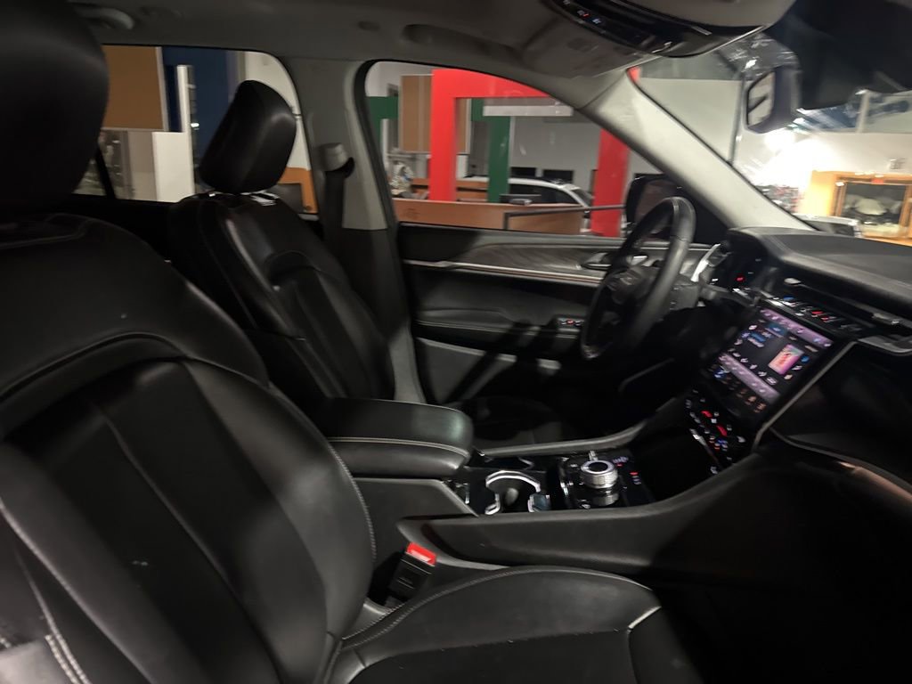 Used 2023 Jeep Grand Cherokee 4WD 4xe image 14