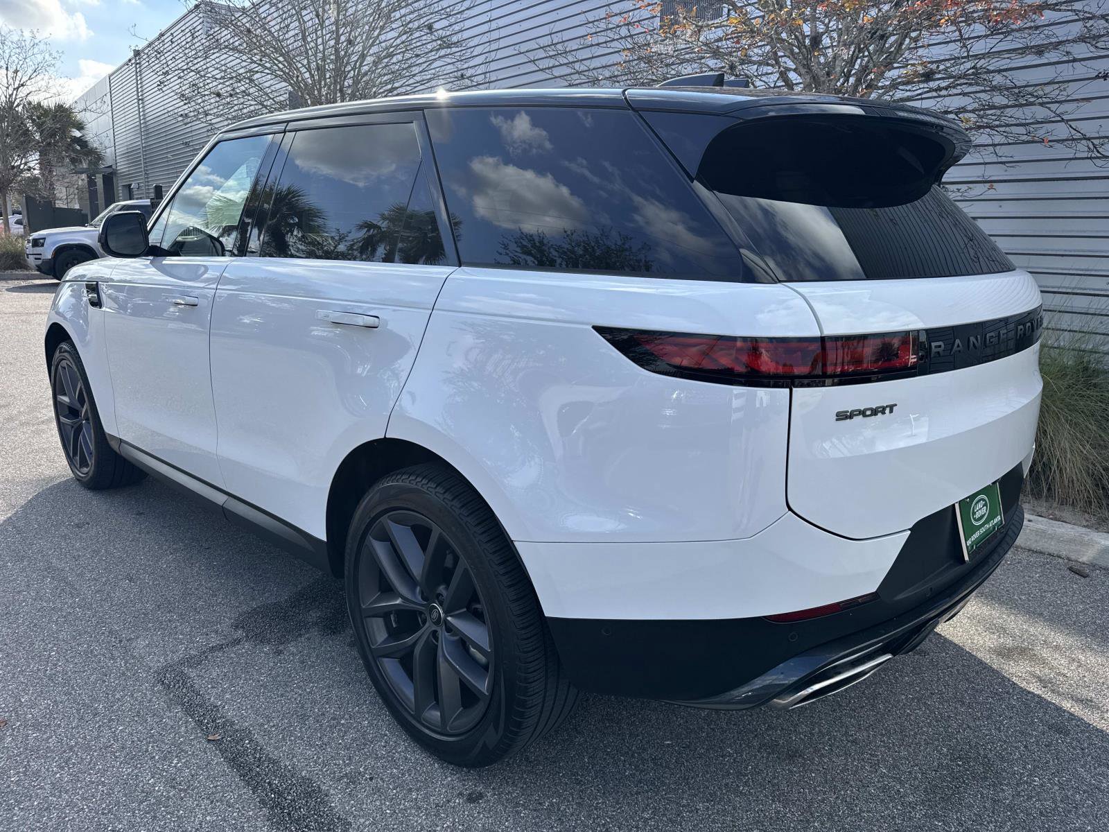 Certified 2024 Land Rover Range Rover Sport SE image 3