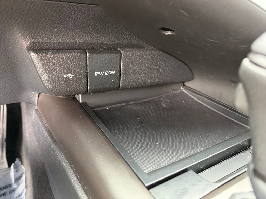 Used 2024 Toyota Camry SE image 25