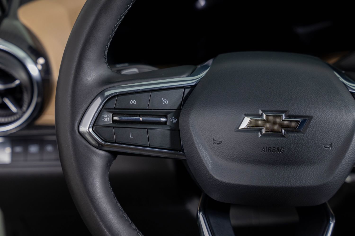 Used 2025 Chevrolet Equinox ACTIV w/ Safety and Technology Package image 32