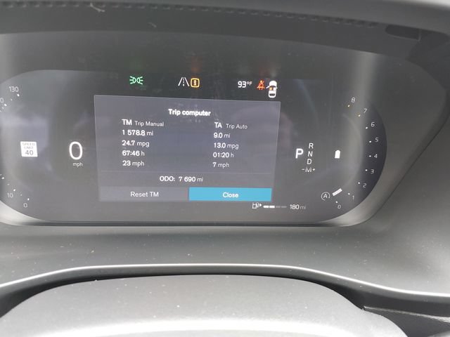 Certified 2026 Volvo XC40 B5 Plus AWD/4WD image 8
