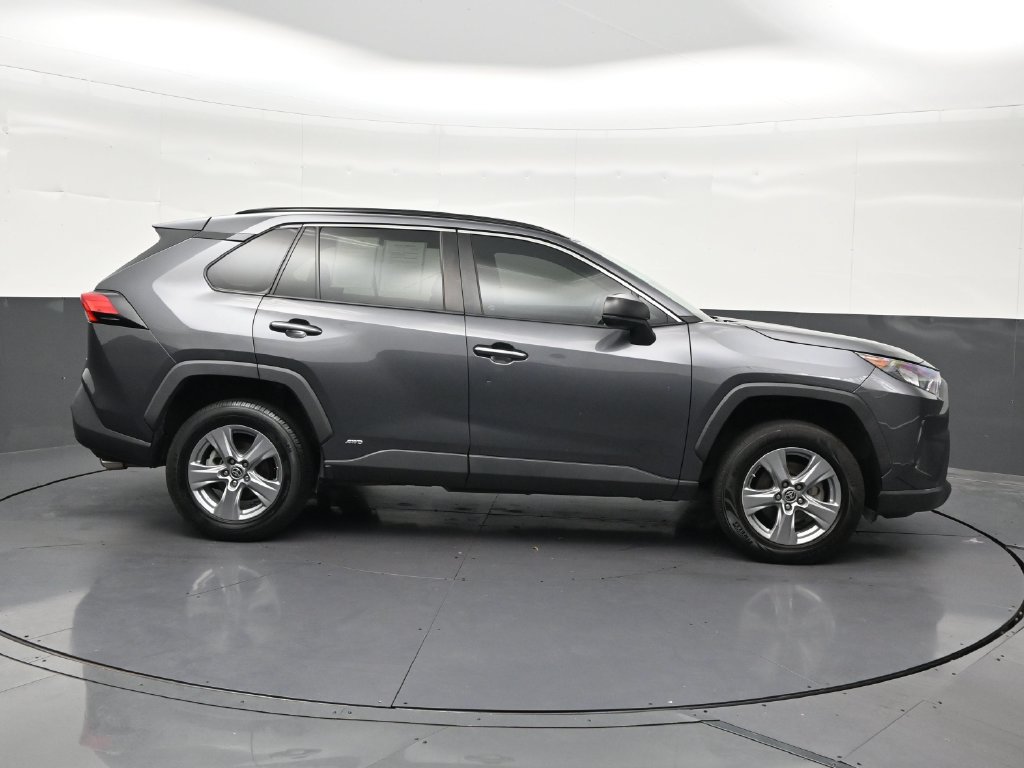 Used 2022 Toyota RAV4 LE AWD/4WD image 7