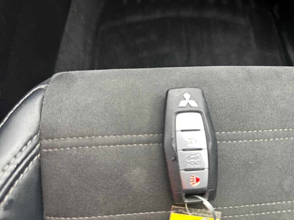 Used 2022 Mitsubishi Outlander SE AWD/4WD image 32