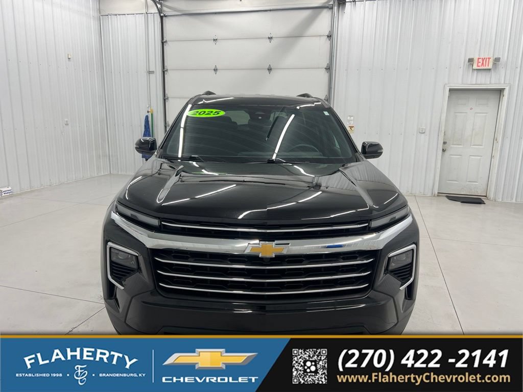 Used 2025 Chevrolet Traverse LT FWD image 7