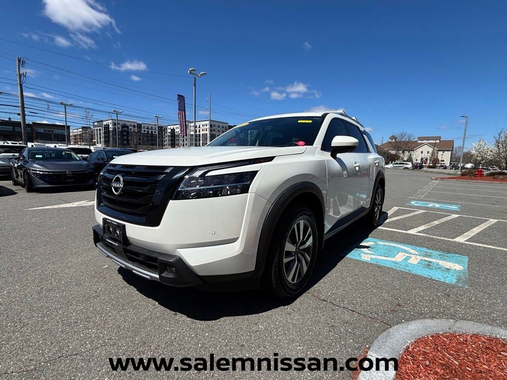 Certified 2023 Nissan Pathfinder SL w/ Black Appearance Package AWD/4WD image 3