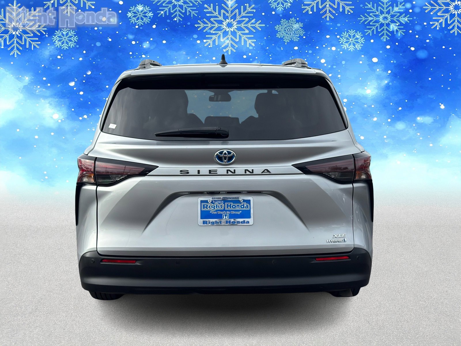 Used 2024 Toyota Sienna XLE image 5