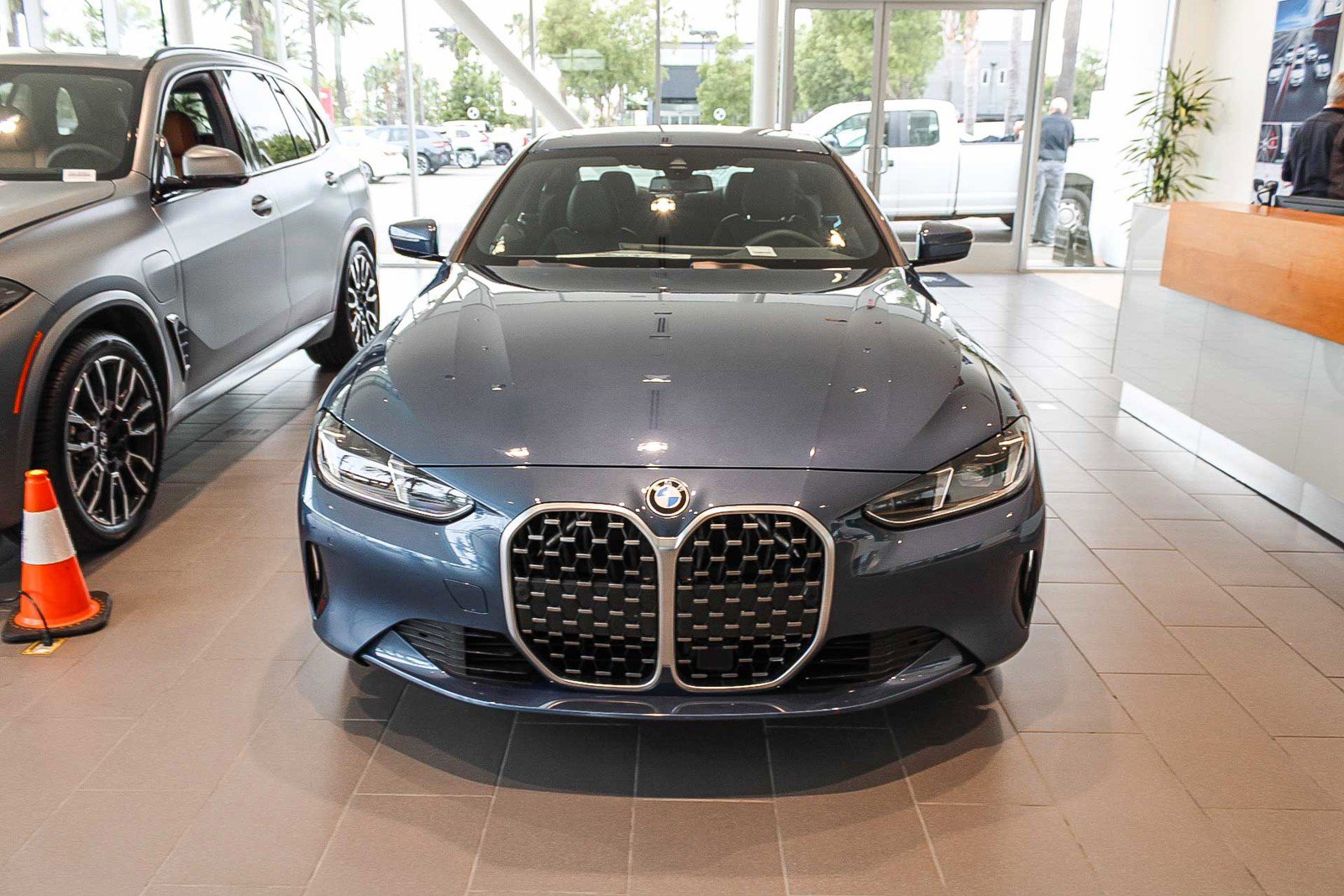 New 2025 BMW 430i Coupe w/ Convenience Package RWD image 2