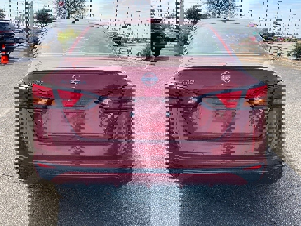 Used 2025 Nissan Altima 2.5 SV image 6